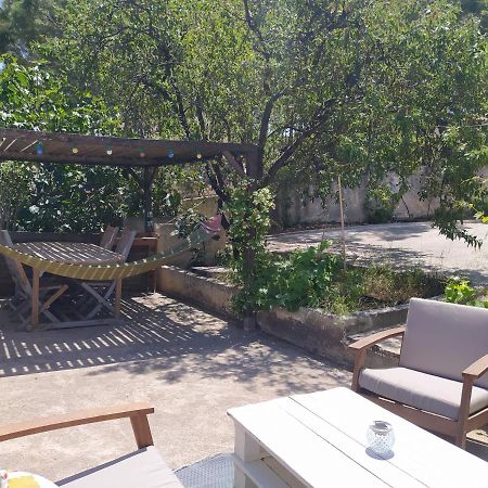 Les Mondes - Appartement Bas De Maison องชูส-ลา-เรอดอนน์ ภายนอก รูปภาพ