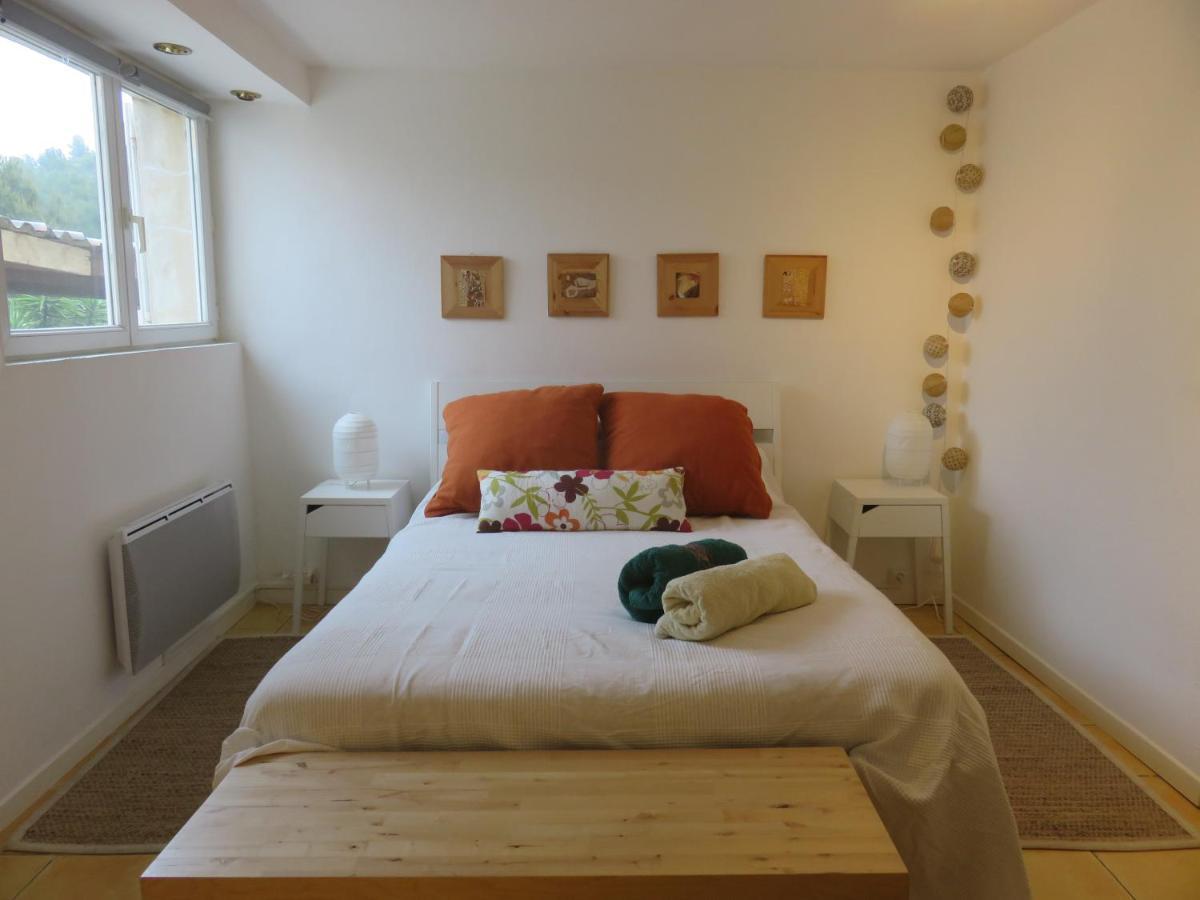Les Mondes - Appartement Bas De Maison องชูส-ลา-เรอดอนน์ ภายนอก รูปภาพ