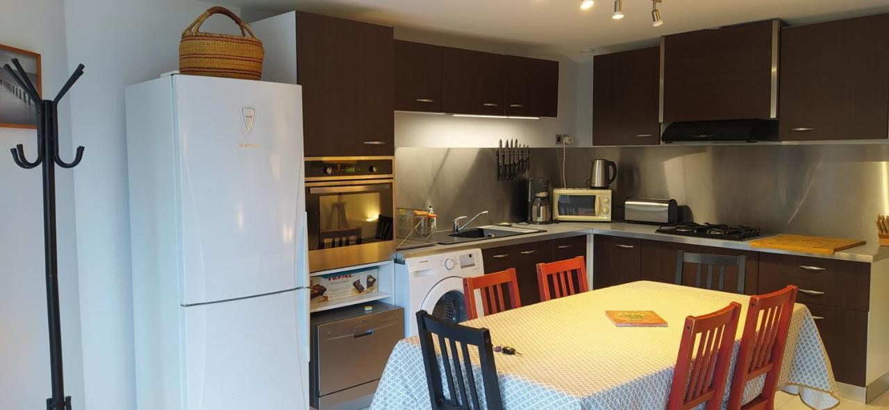 Les Mondes - Appartement Bas De Maison องชูส-ลา-เรอดอนน์ ภายนอก รูปภาพ